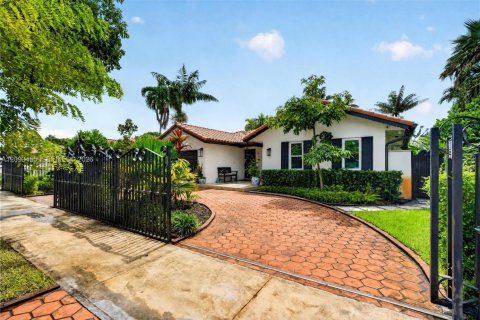 Casa en venta en Miami, Florida, 3 dormitorios, 176.7 m2 № 2381574 - foto 2