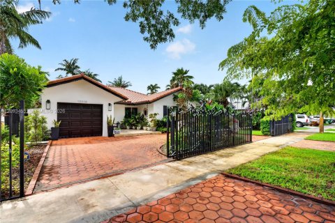 Casa en venta en Miami, Florida, 3 dormitorios, 176.7 m2 № 2381574 - foto 3