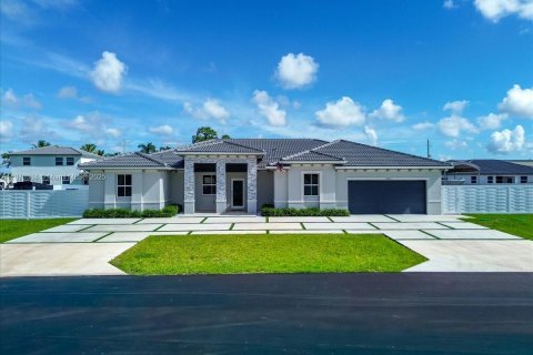 House in Homestead, Florida 5 bedrooms, 263.66 sq.m. № 1979893