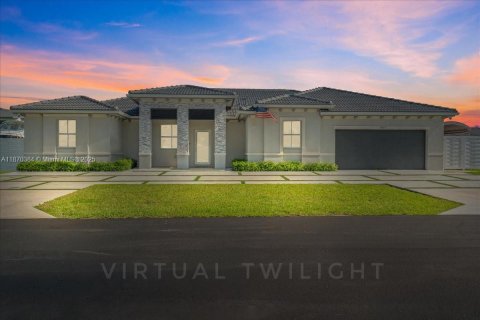 House in Homestead, Florida 5 bedrooms, 263.66 sq.m. № 1979893 - photo 2