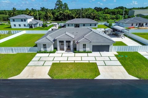 House in Homestead, Florida 5 bedrooms, 263.66 sq.m. № 1979893 - photo 3