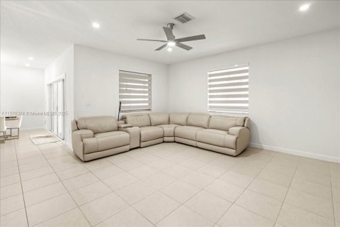 House in Homestead, Florida 5 bedrooms, 263.66 sq.m. № 1979893 - photo 20