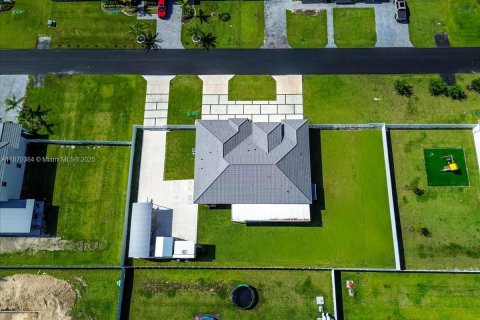 House in Homestead, Florida 5 bedrooms, 263.66 sq.m. № 1979893 - photo 8