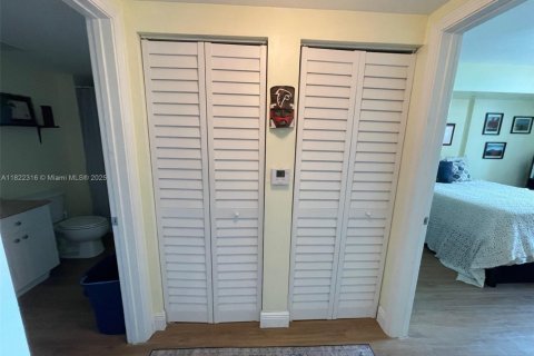 Condo in Miami, Florida, 1 bedroom № 1960410 - photo 7
