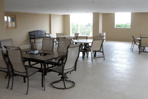 Condo in Miami, Florida, 1 bedroom № 1960410 - photo 19