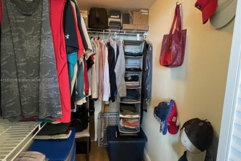 Condo in Miami, Florida, 1 bedroom № 1960410 - photo 12