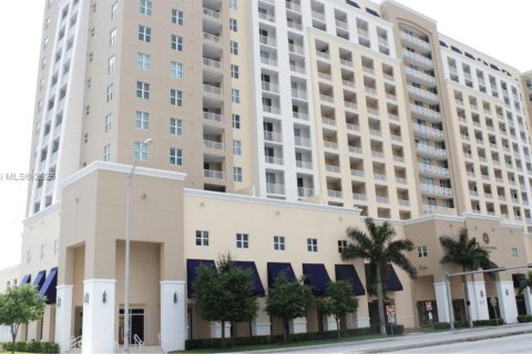 Condo in Miami, Florida, 1 bedroom № 1960410 - photo 1