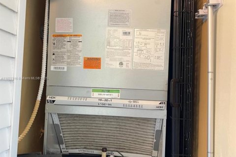 Condo in Miami, Florida, 1 bedroom № 1960410 - photo 9