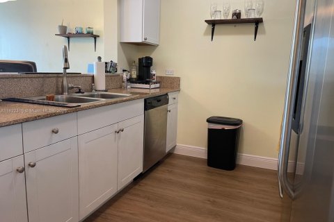 Condo in Miami, Florida, 1 bedroom № 1960410 - photo 2