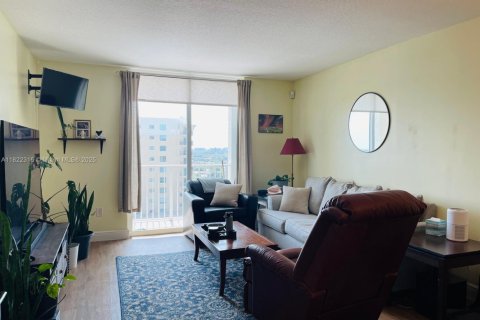 Condo in Miami, Florida, 1 bedroom № 1960410 - photo 4