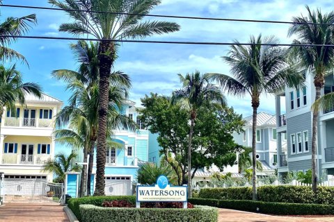 Casa en venta en Hutchinson Island South, Florida, 4 dormitorios, 300.26 m2 № 763057 - foto 1