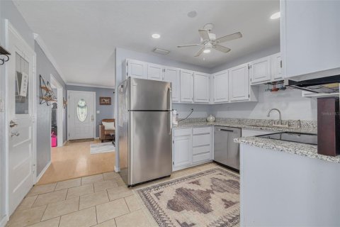 House in Saint Petersburg, Florida 2 bedrooms, 114.73 sq.m. № 1598168 - photo 9