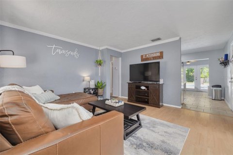 House in Saint Petersburg, Florida 2 bedrooms, 114.73 sq.m. № 1598168 - photo 4
