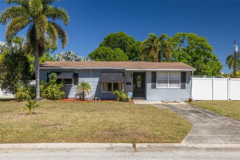 House in Saint Petersburg, Florida 2 bedrooms, 114.73 sq.m. № 1598168 - photo 3
