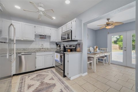 House in Saint Petersburg, Florida 2 bedrooms, 114.73 sq.m. № 1598168 - photo 10