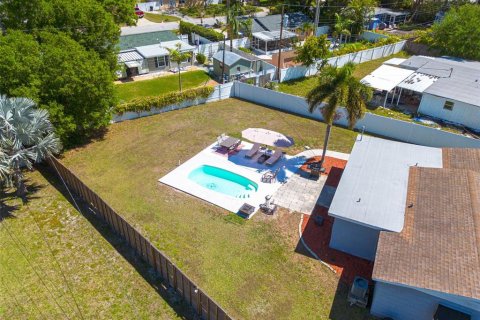 House in Saint Petersburg, Florida 2 bedrooms, 114.73 sq.m. № 1598168 - photo 2