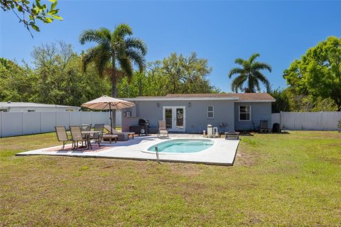 House in Saint Petersburg, Florida 2 bedrooms, 114.73 sq.m. № 1598168 - photo 13