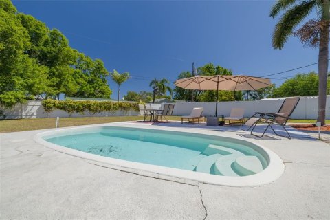 House in Saint Petersburg, Florida 2 bedrooms, 114.73 sq.m. № 1598168 - photo 16