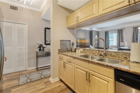 Condo in Sarasota, Florida, 2 bedrooms  № 1843444 - photo 12