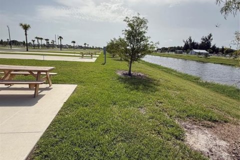 Terreno en venta en Punta Gorda, Florida № 2195991 - foto 2