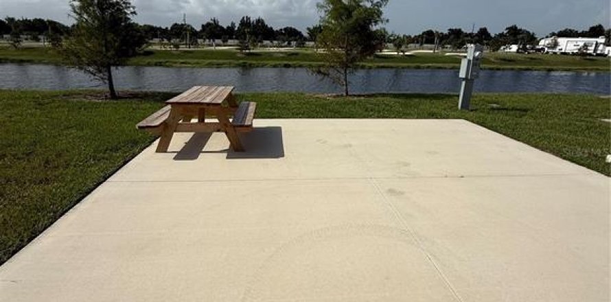 Terreno en Punta Gorda, Florida № 2195991
