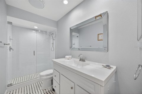 Condo in Sarasota, Florida, 2 bedrooms  № 1827232 - photo 18