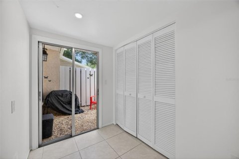 Condo in Sarasota, Florida, 2 bedrooms  № 1827232 - photo 13