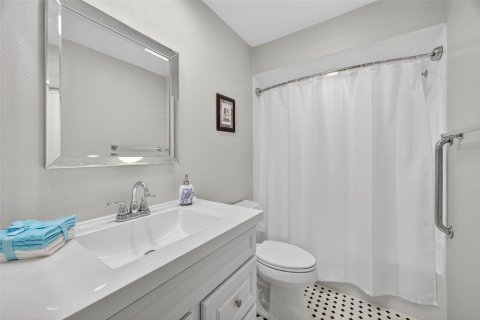 Condo in Sarasota, Florida, 2 bedrooms  № 1827232 - photo 17