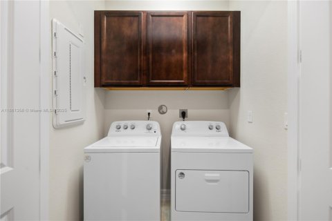 Casa en venta en Oakland Park, Florida, 3 dormitorios, 162.95 m2 № 1961185 - foto 8