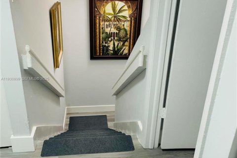 Touwnhouse à vendre à Miami, Floride: 3 chambres, 138.24 m2 № 1990082 - photo 10