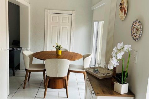 Touwnhouse à vendre à Miami, Floride: 3 chambres, 138.24 m2 № 1990082 - photo 16