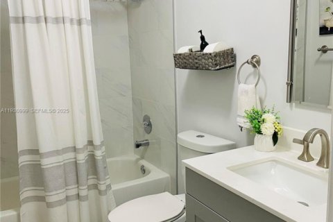 Touwnhouse à vendre à Miami, Floride: 3 chambres, 138.24 m2 № 1990082 - photo 8