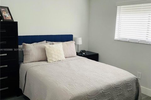 Touwnhouse à vendre à Miami, Floride: 3 chambres, 138.24 m2 № 1990082 - photo 14