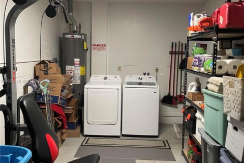 Touwnhouse à vendre à Miami, Floride: 3 chambres, 138.24 m2 № 1990082 - photo 17