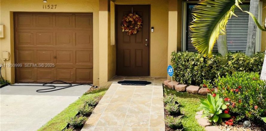 Touwnhouse à Miami, Floride 3 chambres, 138.24 m2 № 1990082