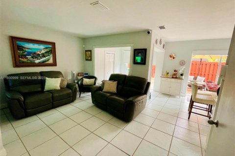 Touwnhouse à vendre à Miami, Floride: 3 chambres, 138.24 m2 № 1990082 - photo 5