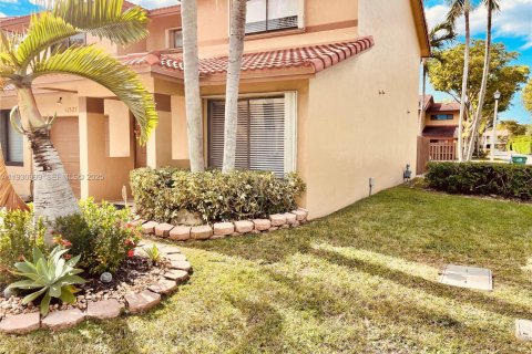 Touwnhouse à vendre à Miami, Floride: 3 chambres, 138.24 m2 № 1990082 - photo 20