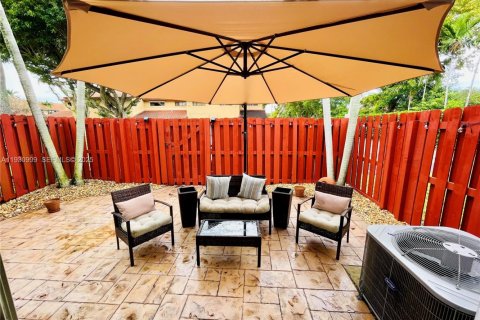 Touwnhouse à vendre à Miami, Floride: 3 chambres, 138.24 m2 № 1990082 - photo 18