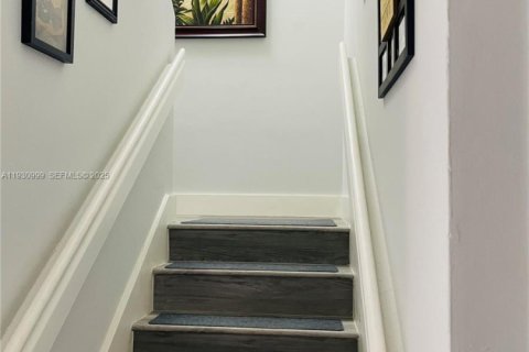 Touwnhouse à vendre à Miami, Floride: 3 chambres, 138.24 m2 № 1990082 - photo 9