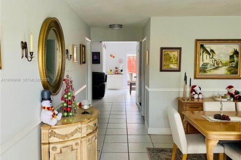 Touwnhouse à vendre à Miami, Floride: 3 chambres, 138.24 m2 № 1990082 - photo 3