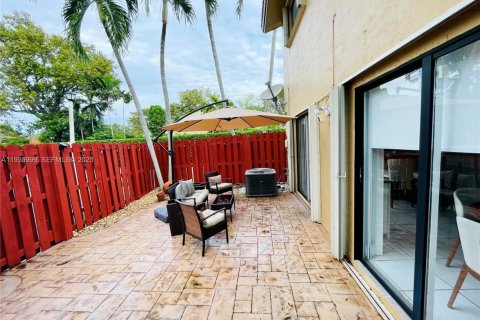 Touwnhouse à vendre à Miami, Floride: 3 chambres, 138.24 m2 № 1990082 - photo 19