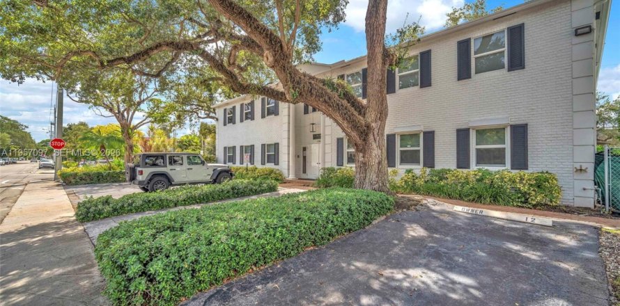 Кондоминиум с 2 спальнями в Форт-Лодердейл, Флорида № 2019577