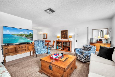 Купить кондоминиум в Форт-Лодердейл, Флорида 2 спальни, 92.9м2, № 2019577 - фото 7