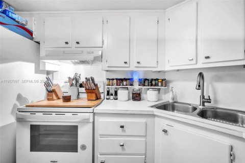 Купить кондоминиум в Форт-Лодердейл, Флорида 2 спальни, 92.9м2, № 2019577 - фото 12