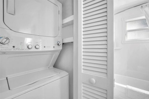 Купить кондоминиум в Форт-Лодердейл, Флорида 2 спальни, 92.9м2, № 2019577 - фото 16