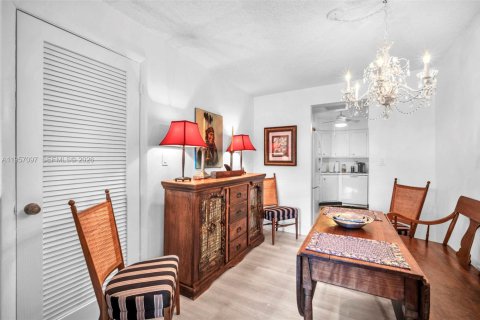 Купить кондоминиум в Форт-Лодердейл, Флорида 2 спальни, 92.9м2, № 2019577 - фото 9