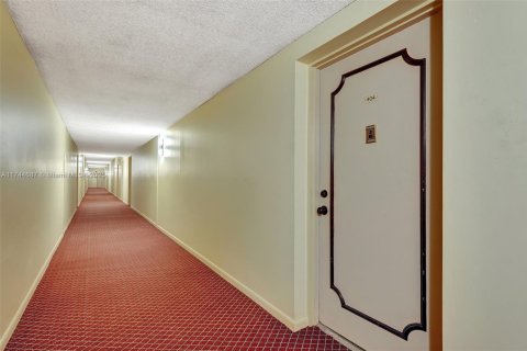Купить кондоминиум в Лодерхилл, Флорида 1 спальня, 86.21м2, № 1710328 - фото 24
