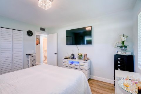 Condo in West Palm Beach, Florida, 2 bedrooms  № 2400512 - photo 19