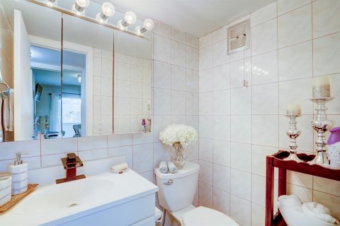 Condo in West Palm Beach, Florida, 2 bedrooms  № 2400512 - photo 24