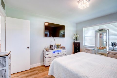 Condo in West Palm Beach, Florida, 2 bedrooms  № 2400512 - photo 17